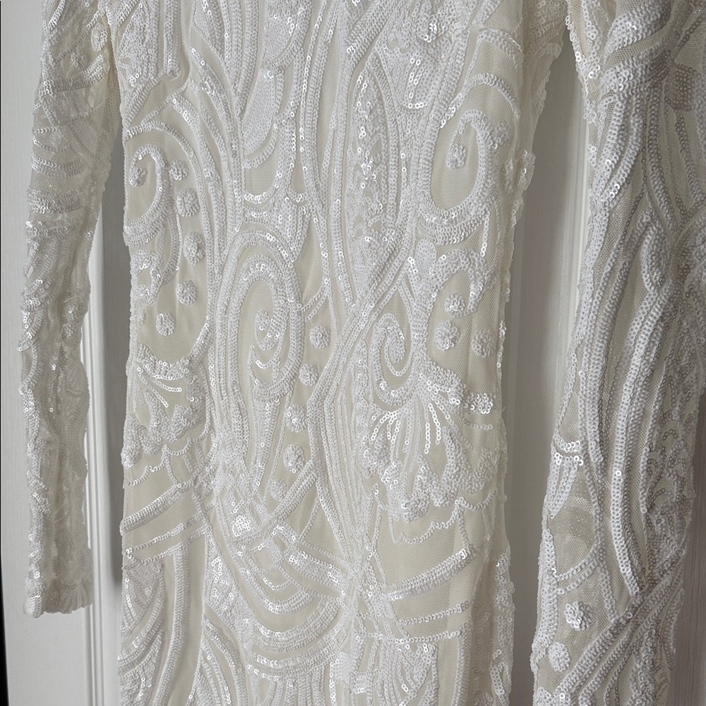 Elegant White Lace Dress - Picture 3 of 5